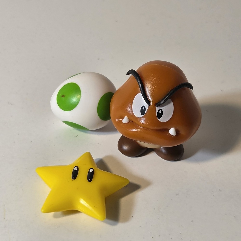 Super Mario Bros. action figure Gumba mushroom & Star & Egg